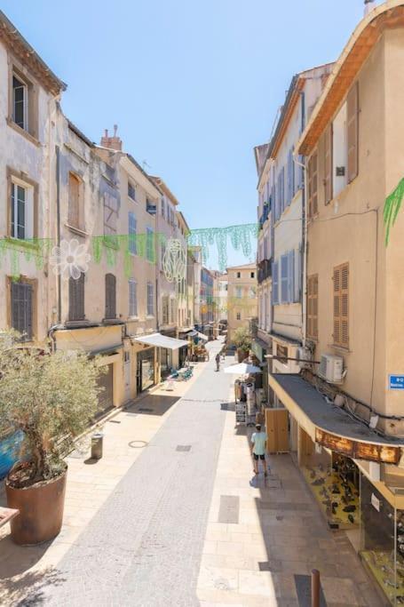 Charmant T3 Sur Jolie Place, Parking Inclus, Clim La Ciotat Extérieur photo